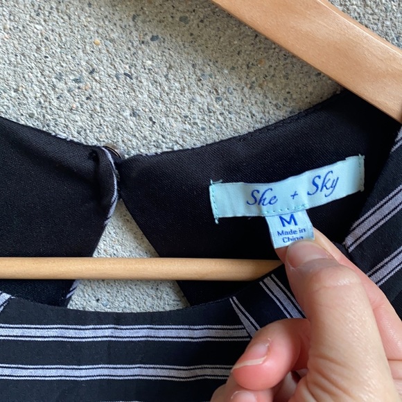 She & Sky Boutique Striped pleated dress - Picture 2 of 7